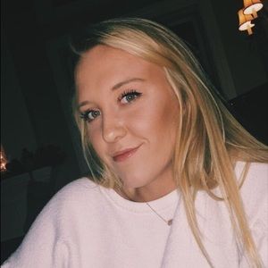 Meet your Posher, Claudia